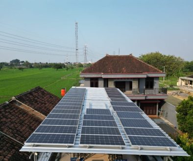 image Review Hasil Pemasangan Pembangkit Listrik Tenaga Surya (PLTS) (6)